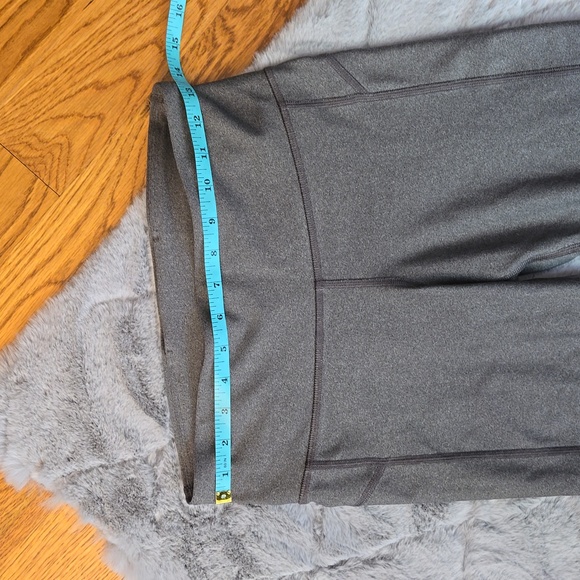 Under Armour Grey Athletic Leggings, Women's Medium, Great Condition - Picture 4 of 12